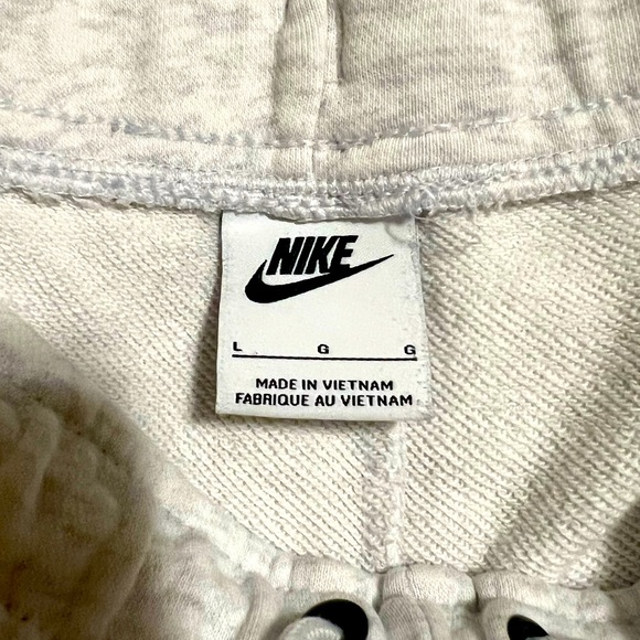 Nike Women’s Lifestyle Shorts - Picture 3 of 4